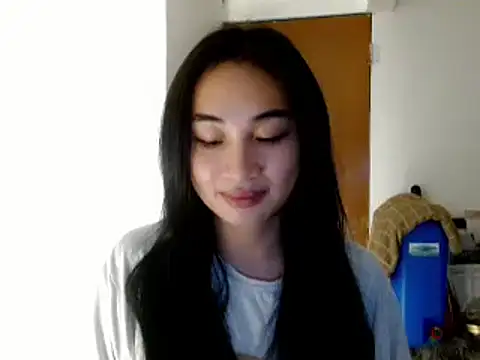 Snapshot of SweetLilly_18 chatting on 7, 1, 2025 SweetLilly 18 online show from 7, 1, 2025