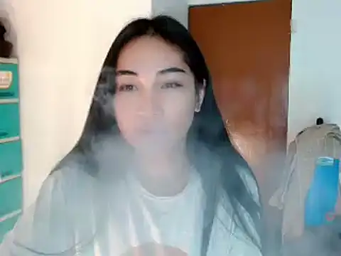 Snapshot of SweetLilly_18 chatting on 7, 1, 2025 SweetLilly 18 online show from 7, 1, 2025