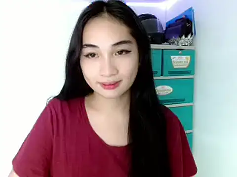 Snapshot of SweetLilly_18 chatting on 2, 2, 2025 SweetLilly 18 online show from 2, 2, 2025