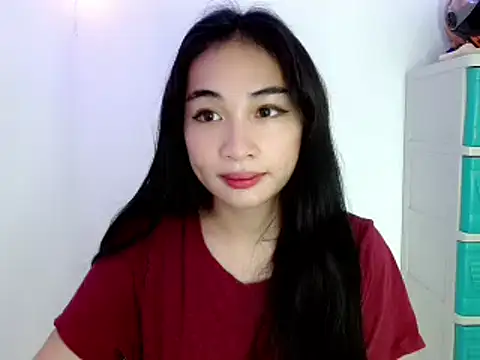 Snapshot of SweetLilly_18 chatting on 7, 2, 2025 SweetLilly 18 online show from 7, 2, 2025