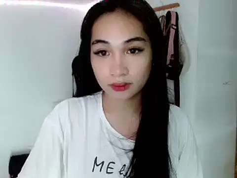 Snapshot of SweetLilly_18 chatting on 18, 2, 2025 SweetLilly 18 online show from 18, 2, 2025