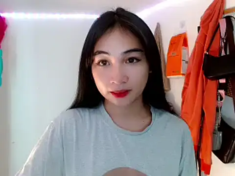 Snapshot of SweetLilly_18 chatting on 28, 2, 2025 SweetLilly 18 online show from 28, 2, 2025