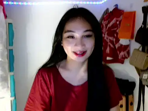 Snapshot of SweetLilly_18 chatting on 13, 3, 2025 SweetLilly 18 online show from 13, 3, 2025