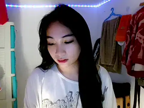 Snapshot of SweetLilly_18 chatting on 14, 3, 2025 SweetLilly 18 online show from 14, 3, 2025