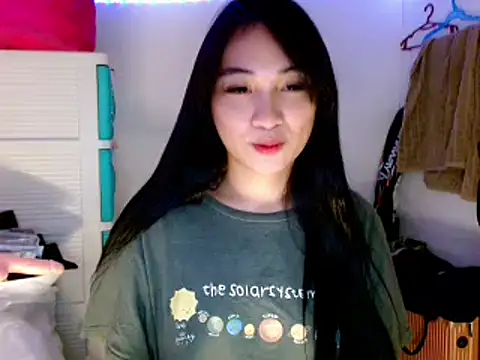 Snapshot of SweetLilly_18 chatting on 18, 3, 2025 SweetLilly 18 online show from 18, 3, 2025