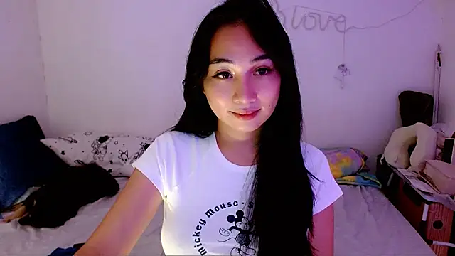 Snapshot of SweetLilly_18 chatting on 12, 9, 2025 SweetLilly 18 online show from 12, 9, 2025