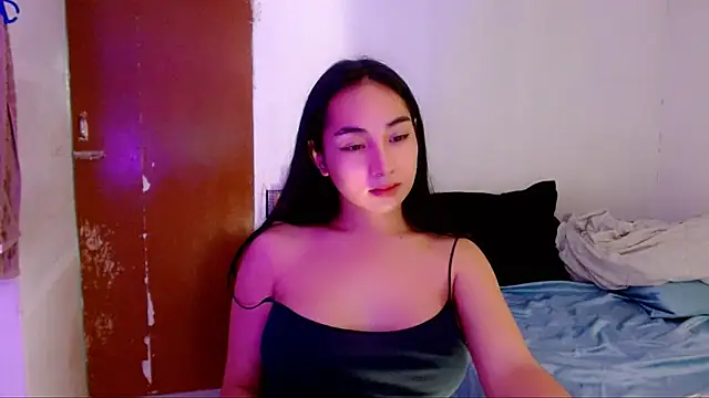 Snapshot of SweetLilly_18 chatting on 24, 9, 2025 SweetLilly 18 online show from 24, 9, 2025