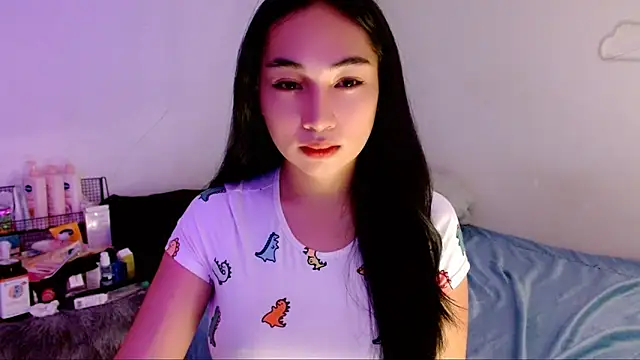 Snapshot of SweetLilly_18 chatting on 27, 9, 2025 SweetLilly 18 online show from 27, 9, 2025