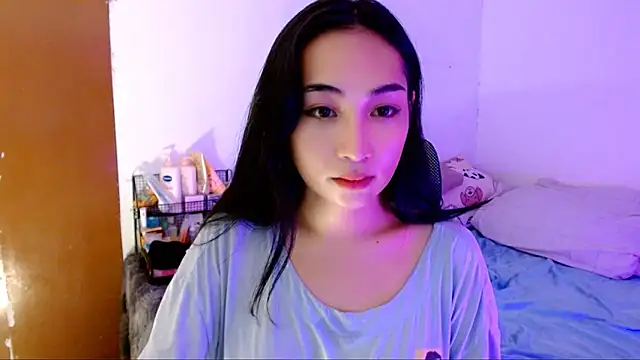 Snapshot of SweetLilly_18 chatting on 20, 10, 2025 SweetLilly 18 online show from 20, 10, 2025