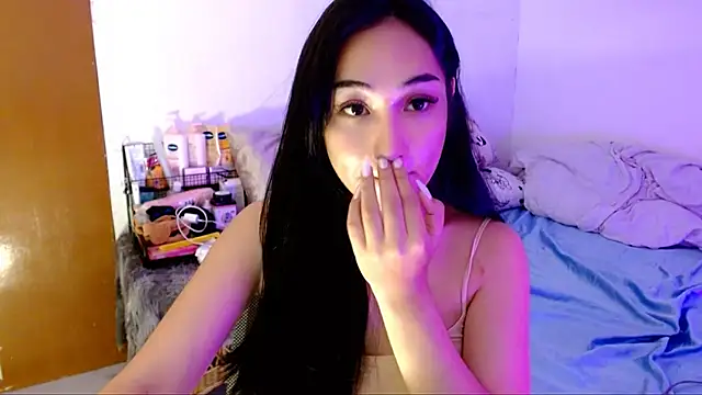 Snapshot of SweetLilly_18 chatting on 22, 10, 2025 SweetLilly 18 online show from 22, 10, 2025