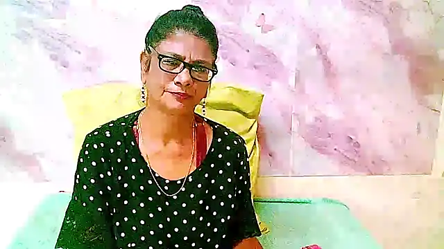 Snapshot of IndianAllure chatting on 6, 4, 2026 IndianAllure online show from 6, 4, 2026