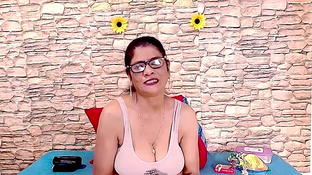 Snapshot of IndianAllure chatting on 16, 5, 2026 IndianAllure online show from 16, 5, 2026