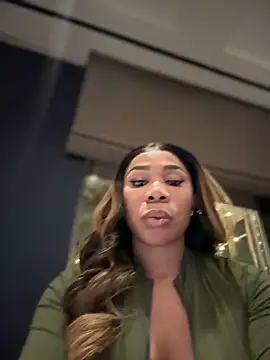 Snapshot of Belle___ chatting on 21, 12, 2024 Belle online show from 21, 12, 2024