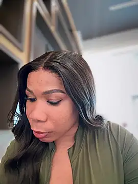 Snapshot of Belle___ chatting on 8, 3, 2025 Belle online show from 8, 3, 2025