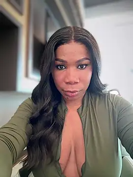 Snapshot of Belle___ chatting on 8, 3, 2025 Belle online show from 8, 3, 2025