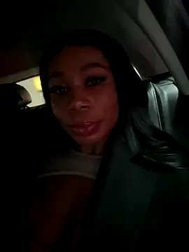 Snapshot of Belle___ chatting on 28, 9, 2025 Belle online show from 28, 9, 2025