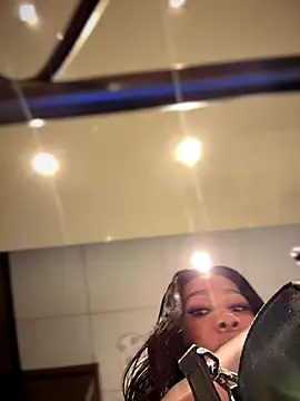 Snapshot of Belle___ chatting on 19, 10, 2025 Belle online show from 19, 10, 2025