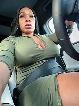 Snapshot of Belle___ chatting on 25, 10, 2025 Belle online show from 25, 10, 2025