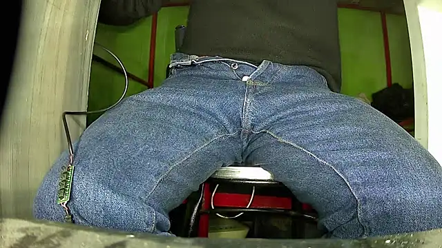 Snapshot of Walltaz chatting on 12, 10, 2025 Walltaz online show from 12, 10, 2025