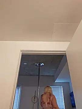 Snapshot of NikiFm chatting on 7, 11, 2025 NikiFm online show from 7, 11, 2025