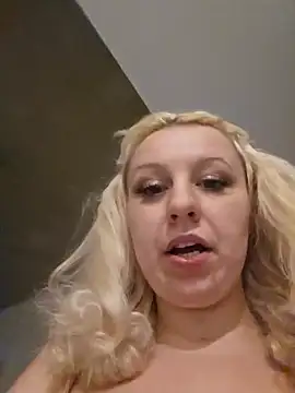 Snapshot of NikiFm chatting on 8, 11, 2025 NikiFm online show from 8, 11, 2025