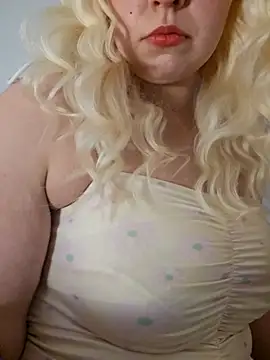 Snapshot of NikiFm chatting on 25, 11, 2025 NikiFm online show from 25, 11, 2025