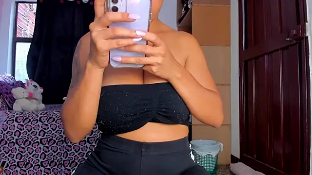 Snapshot of AlondraDiossa03 chatting on 1, 11, 2025 AlondraDiossa03 online show from 1, 11, 2025