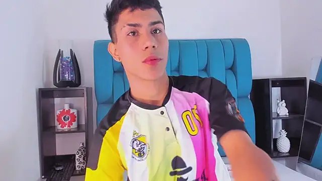 Snapshot of AlanNaughty chatting on 5, 1, 2025 AlanNaughty online show from 5, 1, 2025