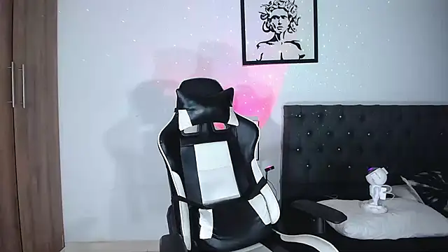 Snapshot of AlanNaughty chatting on 5, 11, 2025 AlanNaughty online show from 5, 11, 2025