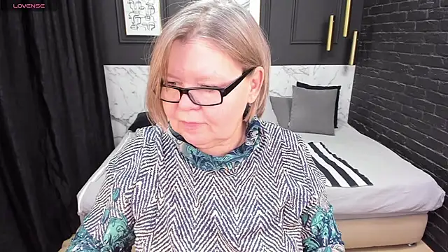 Snapshot of Shannonshine chatting on 3, 2, 2025 Shannonshine online show from 3, 2, 2025