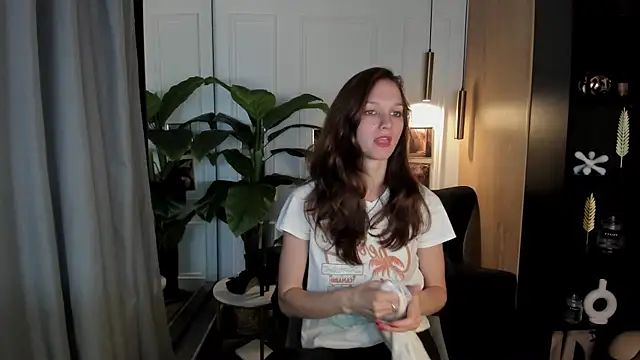 MirandaGlow online show from 28, 6, 2026