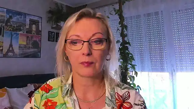 vanessa chat online show from 24, 9, 2025