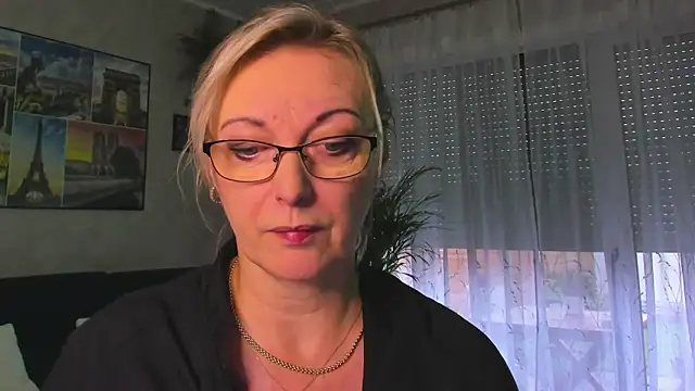 vanessa chat online show from 24, 10, 2025