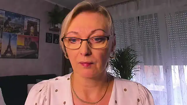 vanessa chat online show from 28, 10, 2025