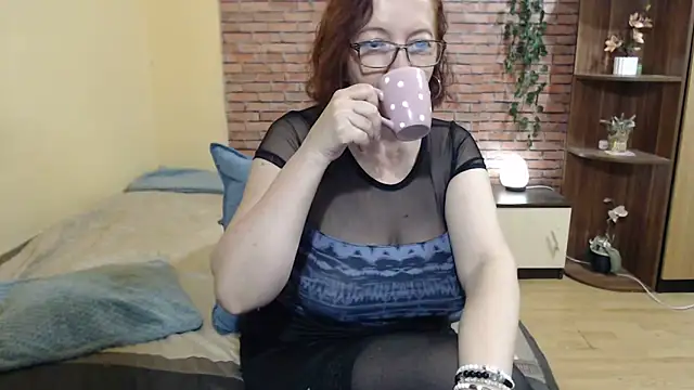 EvelyneFlirtyMilf online show from 22, 5, 2026