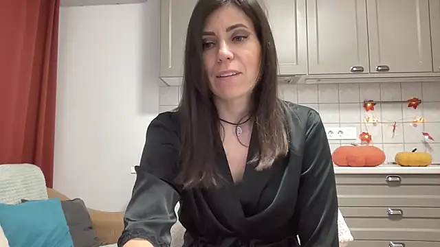 Snapshot of HotyWinter chatting on 1, 11, 2025 HotyWinter online show from 1, 11, 2025