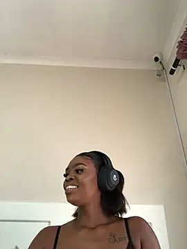 Snapshot of LuciousLips96 chatting on 4, 2, 2025 LuciousLips96 online show from 4, 2, 2025