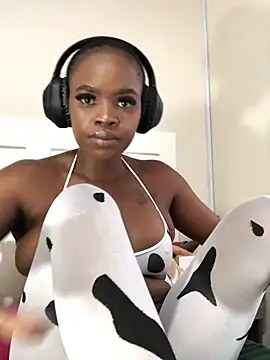 Snapshot of LuciousLips96 chatting on 7, 2, 2025 LuciousLips96 online show from 7, 2, 2025