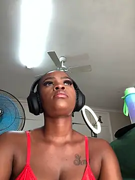 Snapshot of LuciousLips96 chatting on 8, 2, 2025 LuciousLips96 online show from 8, 2, 2025