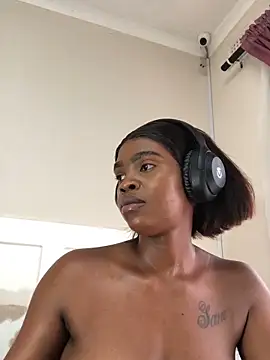 Snapshot of LuciousLips96 chatting on 13, 2, 2025 LuciousLips96 online show from 13, 2, 2025