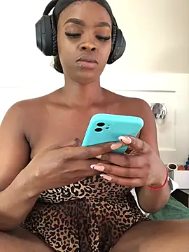 Snapshot of LuciousLips96 chatting on 27, 2, 2025 LuciousLips96 online show from 27, 2, 2025