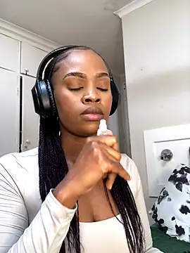 Snapshot of LuciousLips96 chatting on 20, 9, 2025 LuciousLips96 online show from 20, 9, 2025