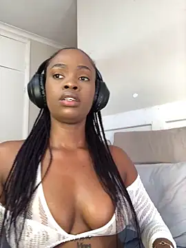 Snapshot of LuciousLips96 chatting on 28, 9, 2025 LuciousLips96 online show from 28, 9, 2025