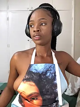 Snapshot of LuciousLips96 chatting on 4, 10, 2025 LuciousLips96 online show from 4, 10, 2025