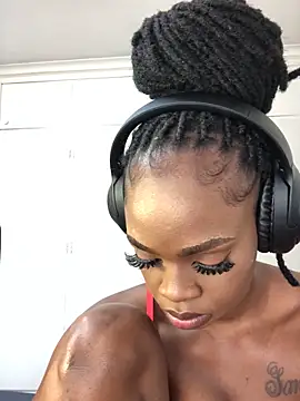 Snapshot of LuciousLips96 chatting on 10, 10, 2025 LuciousLips96 online show from 10, 10, 2025