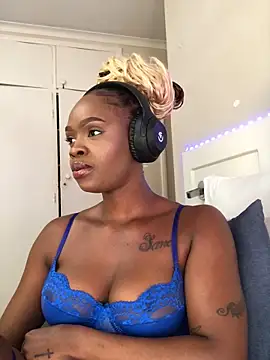 Snapshot of LuciousLips96 chatting on 20, 10, 2025 LuciousLips96 online show from 20, 10, 2025