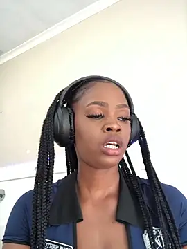 Snapshot of LuciousLips96 chatting on 12, 11, 2025 LuciousLips96 online show from 12, 11, 2025