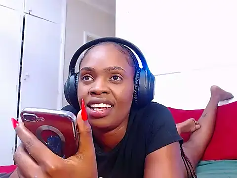 Snapshot of LuciousLips96 chatting on 25, 11, 2025 LuciousLips96 online show from 25, 11, 2025