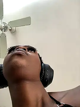 Snapshot of LuciousLips96 chatting on 29, 11, 2025 LuciousLips96 online show from 29, 11, 2025