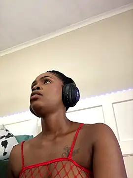 Snapshot of LuciousLips96 chatting on 5, 12, 2025 LuciousLips96 online show from 5, 12, 2025